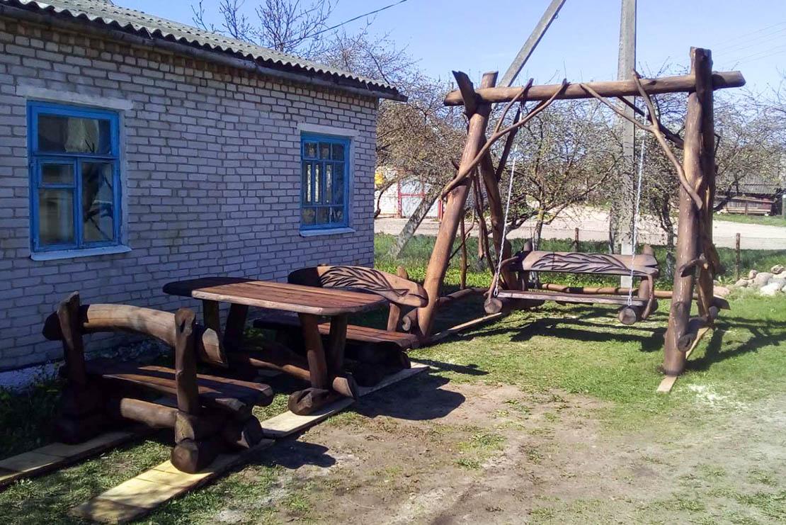 Работы поставских мастеров резьбы по дереву поехали на выставку в «Минск-Арену»