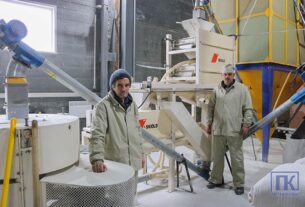 В ОАО "Новоселки-Лучай" не только выращивают хороший урожай зерновых, но и производят из них муку