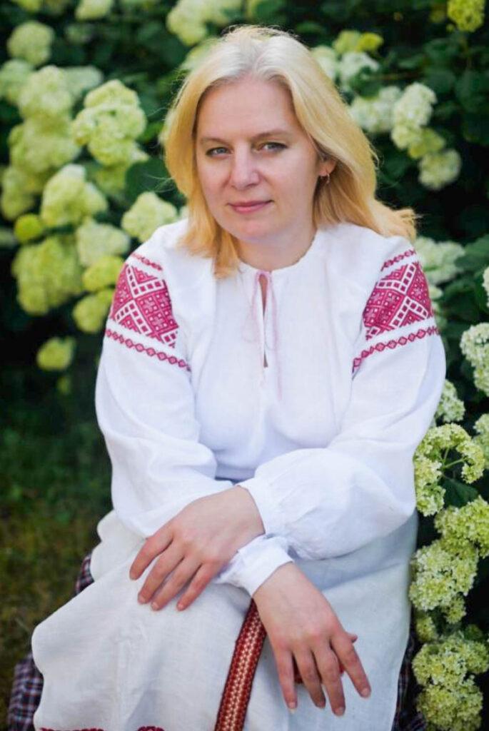 «Пишет» картины тканью: в Доме ремесел открылась выставка работ браславского мастера Натальи Парахневич