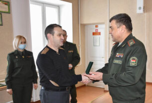 Заведующий поликлиникой Поставской ЦРБ Михаил Петух награжден нагрудным знаком отличия «За помощь органам пограничной службы»