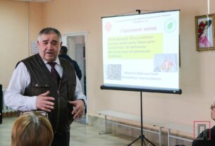 Посетителей ОДП для граждан пожилого возраста ТЦСОН научили, как вырастить грибы на колоде