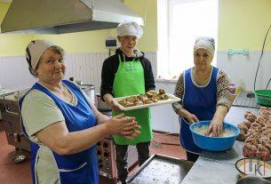 Более 80 обедов готовят ежедневно работники столовой ОАО «Камайский-агро»