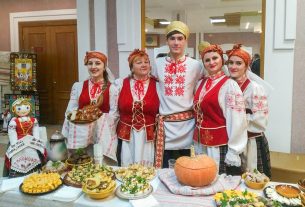 17 лет клуб национальной кухни, игры и обряда «Традиция» балует туристов вкусными блюдами и песнями