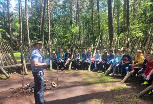 Сотрудники ГАИ провели встречу в летнем лагере "Следопыт"