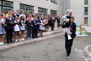 30 мая в 12 школах района и Поставской гимназии прозвенел последний звонок