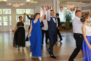 Специалисты Поставской райветстанции контролируют качество зеленой массы во время кормозаготовки