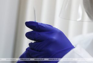 Минздрав разрешил прививать от коронавируса детей с пяти лет