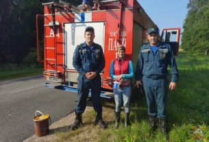 Спасатели помогли выйти из леса вблизи деревни Буцевичи потерявшейся женщине