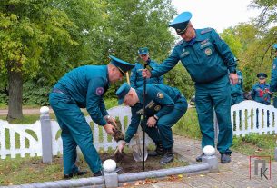 Фоторепортаж: На воинском захоронении в Маньковичах установлена табличка с QR-кодом