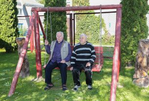 Комбайнер ОАО «Новоселки-Лучай» Виктор Рогов единственный в районе намолотил 2 тысячи тонн зерна