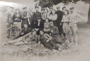 Где и как в Поставском районе работал кафельный завод?