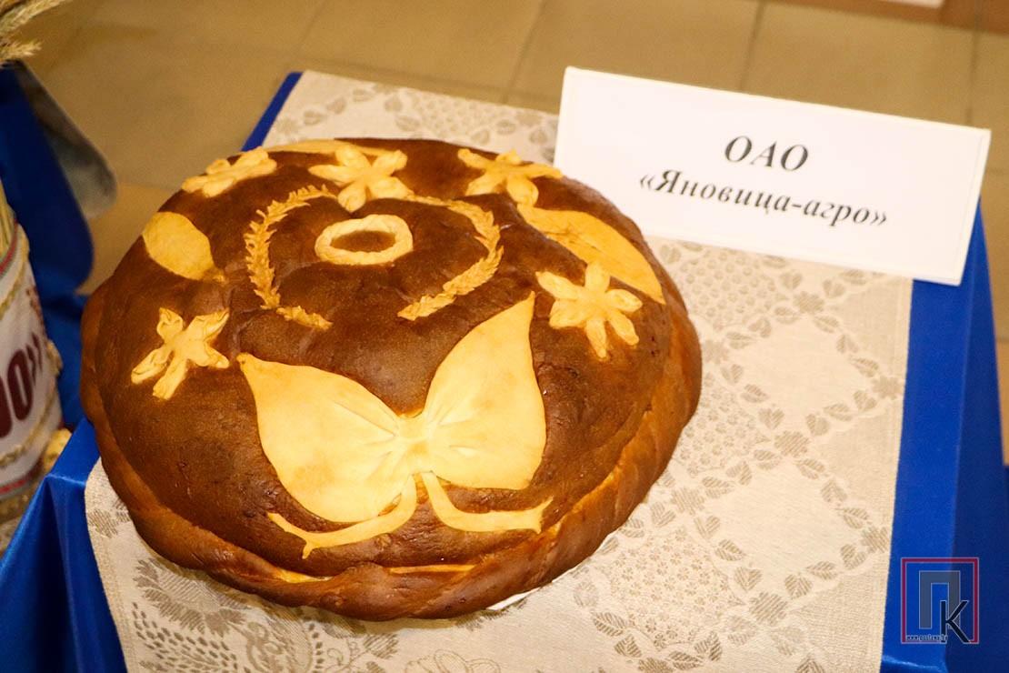 Фоторепортаж: Выставка снопов и караваев на районном празднике "Дожинки" в Поставах