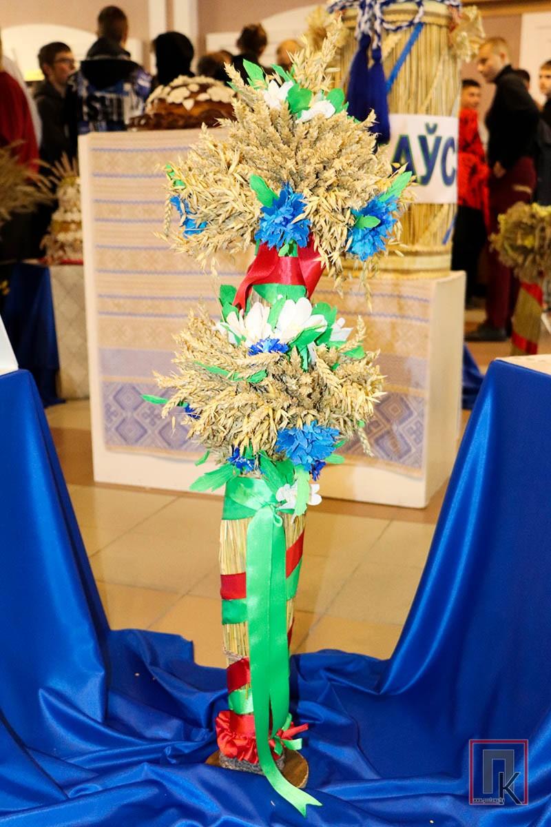 Фоторепортаж: Выставка снопов и караваев на районном празднике "Дожинки" в Поставах