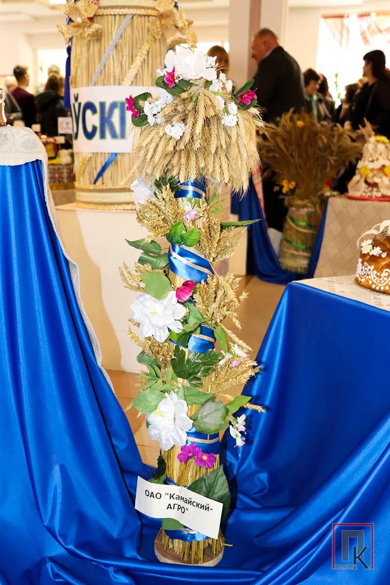 Фоторепортаж: Выставка снопов и караваев на районном празднике "Дожинки" в Поставах