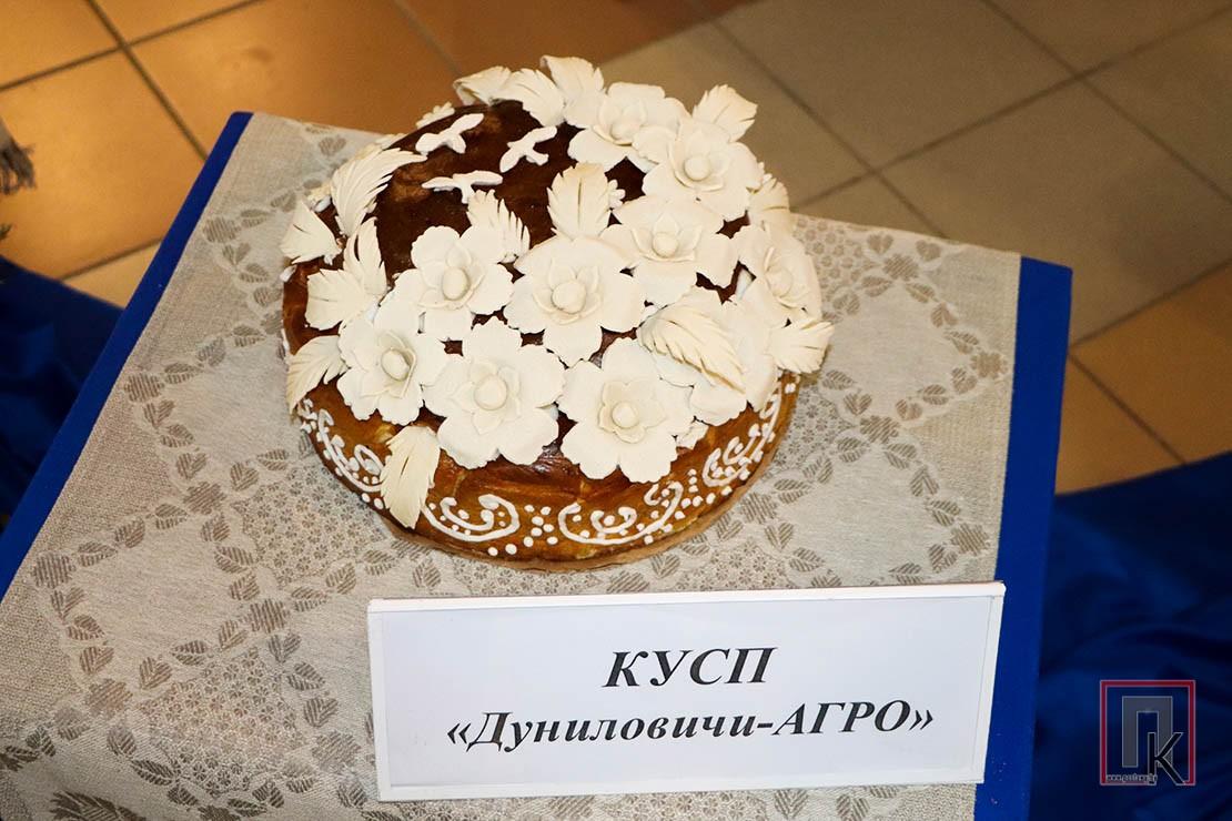 Фоторепортаж: Выставка снопов и караваев на районном празднике "Дожинки" в Поставах