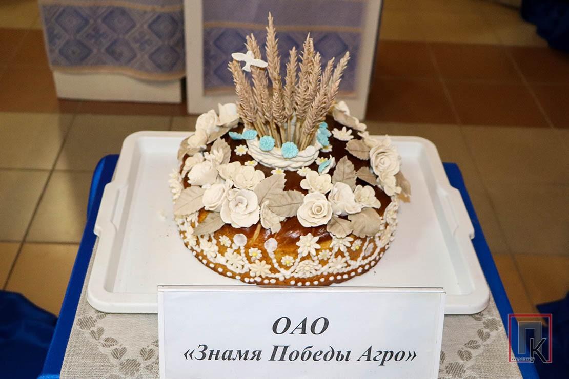 Фоторепортаж: Выставка снопов и караваев на районном празднике "Дожинки" в Поставах