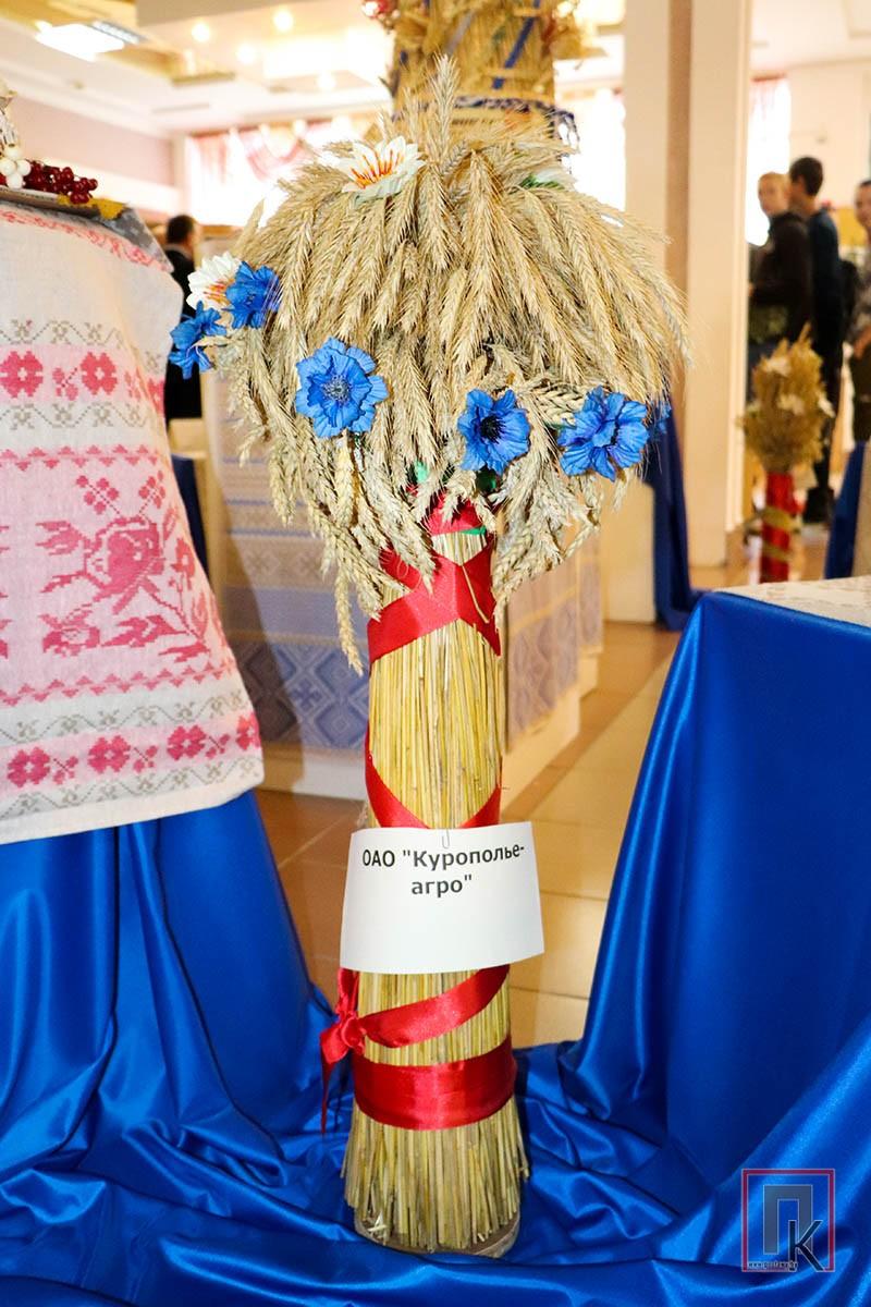 Фоторепортаж: Выставка снопов и караваев на районном празднике "Дожинки" в Поставах