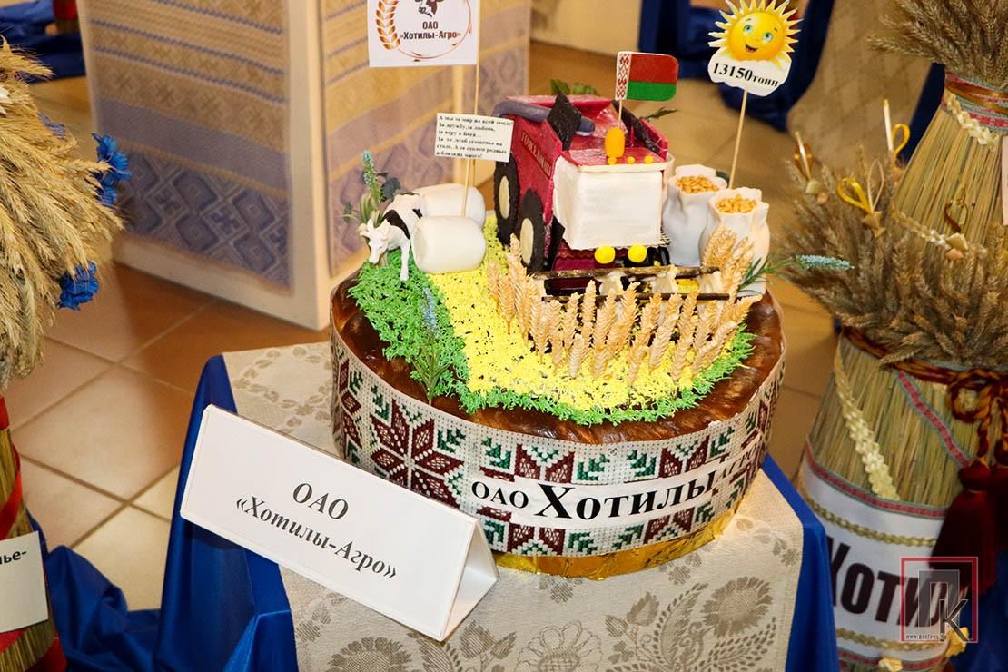 Фоторепортаж: Выставка снопов и караваев на районном празднике "Дожинки" в Поставах