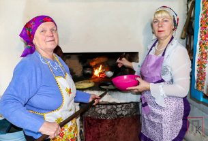 Людмила Мелец и Тереза Зелендин из Лукашово передают потомкам белорусские традиции