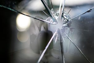 Алло, редакция. Поставчанка Мария Соболь: в прошлом году электрики спилили суки, но так и не убрали