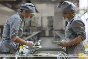 Министр образования Беларуси Иванец объявил о решении вопроса с питанием учителей в школах