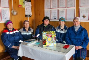 Новый самоходный агрегат «Роса» доверили молодому механизатору ОАО «Новосёлки-Лучай» Игорю Масинкевичу