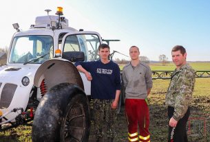 Новый самоходный агрегат «Роса» доверили молодому механизатору ОАО «Новосёлки-Лучай» Игорю Масинкевичу