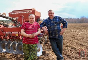 Весенние полевые работы набирают темпы в Поставском районе