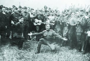 Дмитрий Силанов показал «ПК» удивительный снимок своего деда Алексея Силанова, который встретил Победу в Берлине