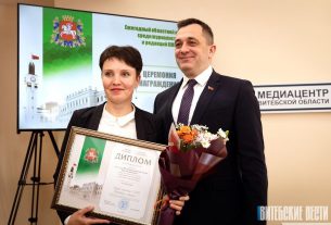 Главред "ПК" Людмила Зеленкевич получила награды за победу в ежегодном областном конкурсе среди журналистов и редакций