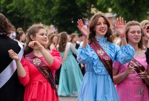 В Поставах прошёл районный праздник "Последний звонок" (фото и видео)