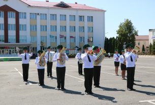 Фотарэпартаж: Канцэрт ваеннага духавога аркестра на цэнтральнай плошчы ў Паставах