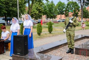 Фоторепортаж: Митинг-реквием, возложение цветов и венков на площади Ленина в Поставах