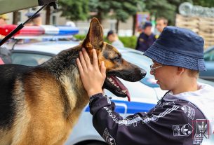Золотой юбилей в золотом поле встречал 11 июля один из лучших механизаторов ОАО «Хотилы-агро» Николай Чешун