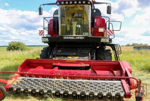 Комфортный и производительный комбайн GS12A1 PRO на прошлой неделе приобрел в лизинг льнозавод