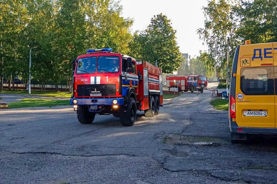 В СШ №1 прошли тактические учения по ликвидации возгорания электроплиты в столовой