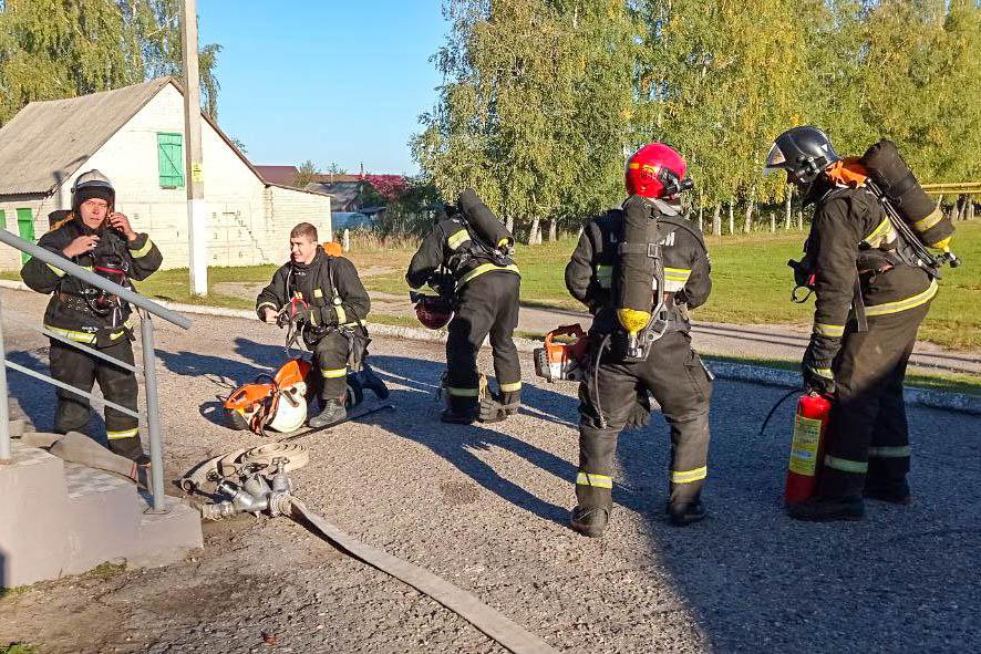 В СШ №1 прошли тактические учения по ликвидации возгорания электроплиты в столовой