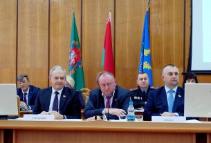 Глава Администрации Президента Игорь Сергеенко принял участие в заседании в Поставском райисполкоме