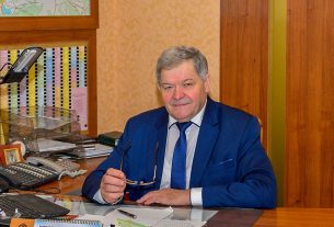 Звания «Почетный дорожник» удостоен накануне прораб филиала «Поставское ДРСУ-132» Андрей Рагиня