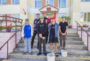 Портную ателье «Силуэт» и ветерана труда Елену Кузнецову в душевной обстановке проводили на пенсию