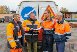 Звания «Почетный дорожник» удостоен накануне прораб филиала «Поставское ДРСУ-132» Андрей Рагиня