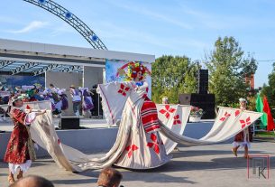 Портную ателье «Силуэт» и ветерана труда Елену Кузнецову в душевной обстановке проводили на пенсию