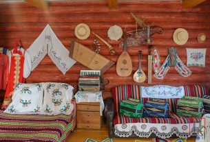 Анна и Александр Пачковские из Гуты бережно хранят предметы быта, которыми пользовались их предки