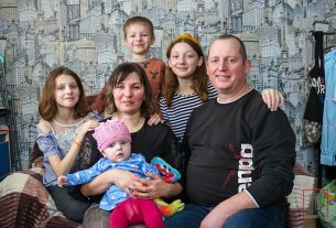 Елена Сивицкая уже давно сама бабушка, но маму ей не заменит никто