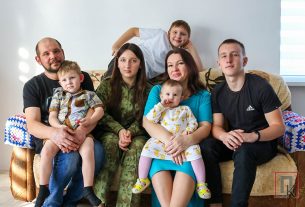 Елена Сивицкая уже давно сама бабушка, но маму ей не заменит никто