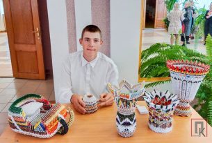 «Особенный» мастер Степан Максимов создает яркие работы из бумаги в технике модульного оригами