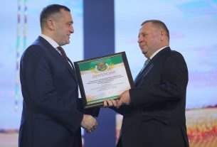 С грамотами, дипломами, премиями и подарками вернулись с областных «Дожинок» представители Поставщины