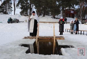 Напоминаем о правилах безопасного купания в Крещение и противопоказаниях для окунания