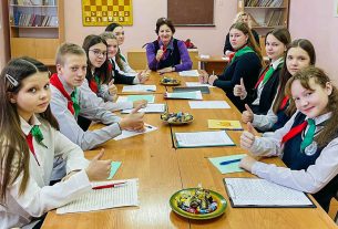 Один из лучших операторов машинного доения ОАО «Хотилы-агро» Светлана Браздаускайте с «Астронавтом» на «ты»