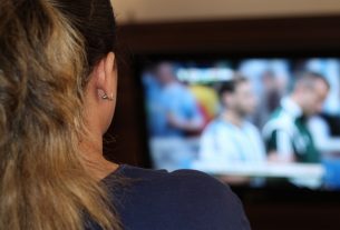 Поставчанка пожаловалась на оператора электросвязи за навязывание дополнительного пакета каналов без её согласия